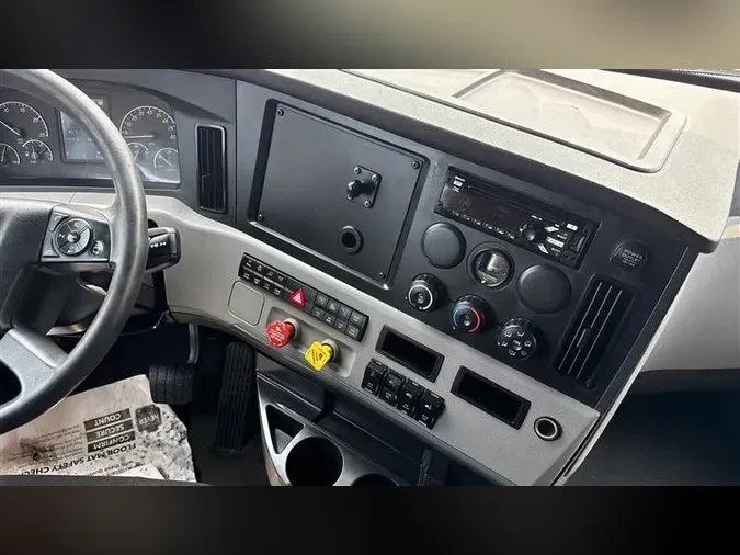 2021 FREIGHTLINER CA116
