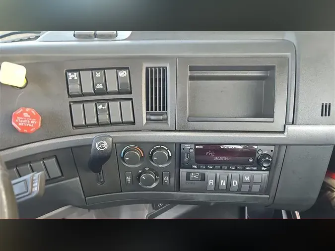 2022 VOLVO VNL64T300db27836f21dbab90d68aaac75a0e036c