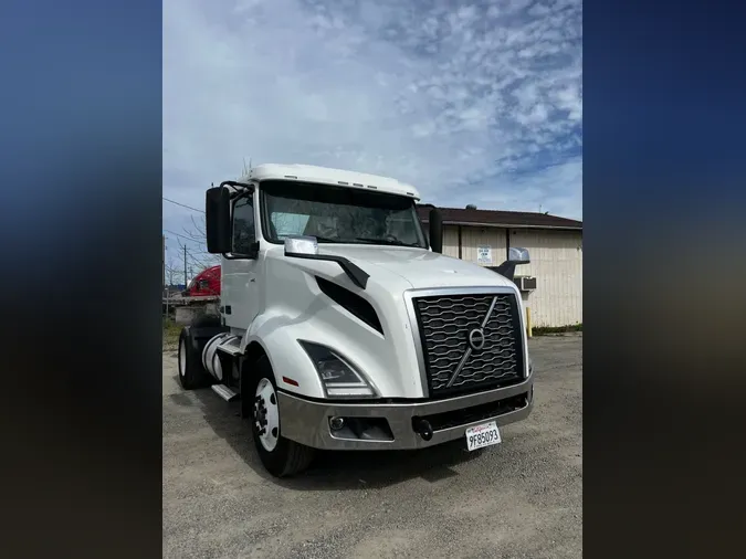 2019 VOLVO VNL42T 300