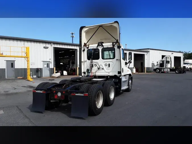 2019 Freightliner Cascadia 125