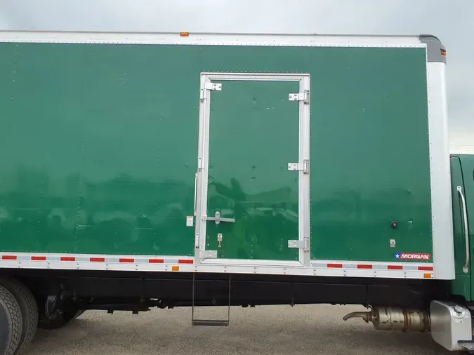2018 FREIGHTLINER M2 106