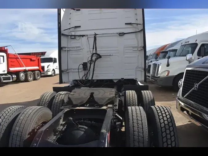 2019 VOLVO VNL64T760