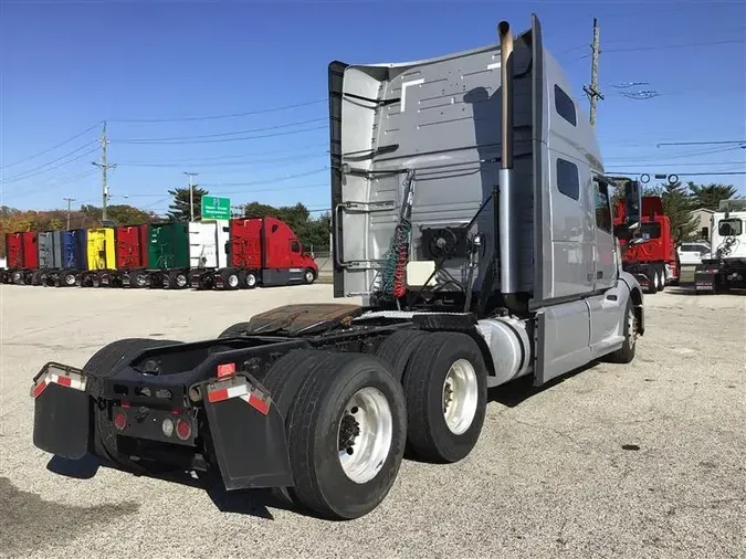 2020 VOLVO VNL760