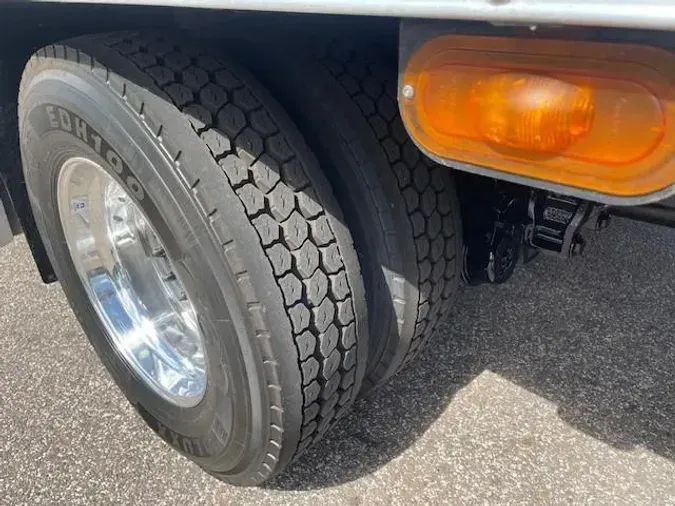 2020 Peterbilt 337