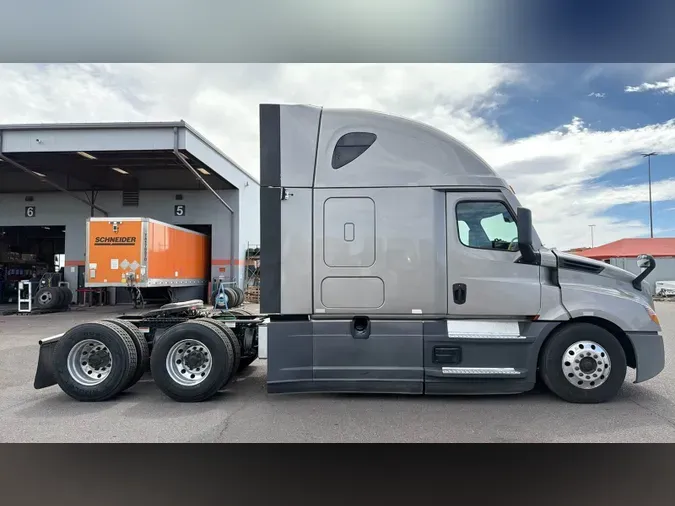 2023 Freightliner Cascadia 126