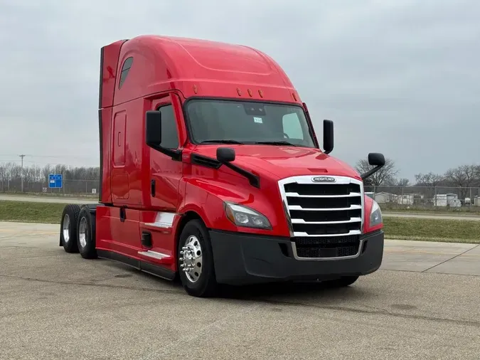 2023 FREIGHTLINER Cascadia 126