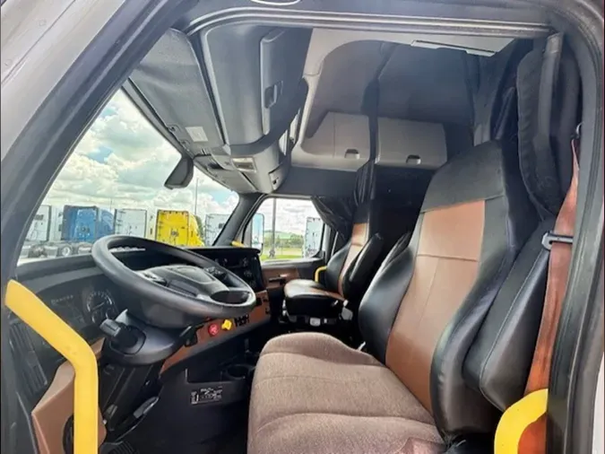 2019 Freightliner Cascadia 126