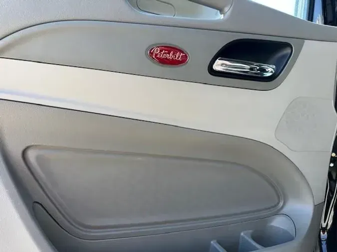 2021 Peterbilt 579db3f24d1399705628d99c21005c1baff