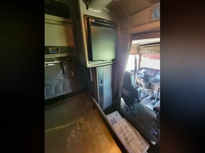 2022 Peterbilt 389