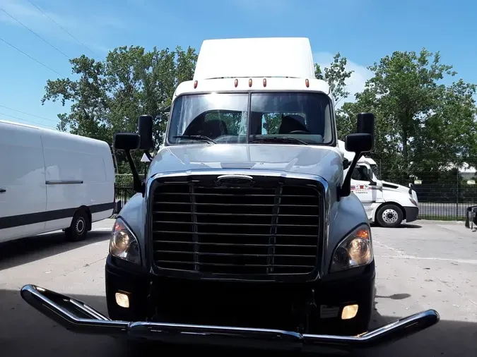 2017 FREIGHTLINER CASCADIA 125