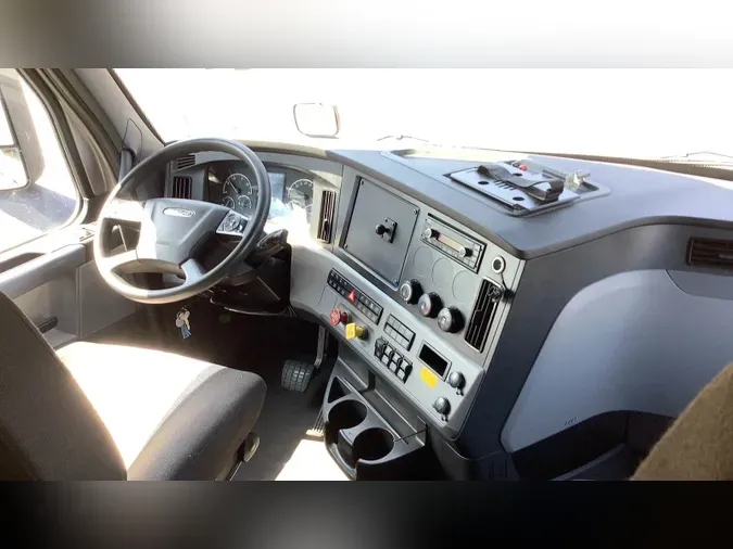 2022 Freightliner Cascadia 126