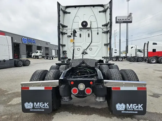 2021 FREIGHTLINER CASCADIA CA126