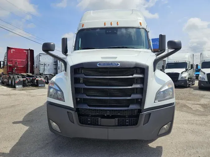 2021 FREIGHTLINER CASCADIA CA126