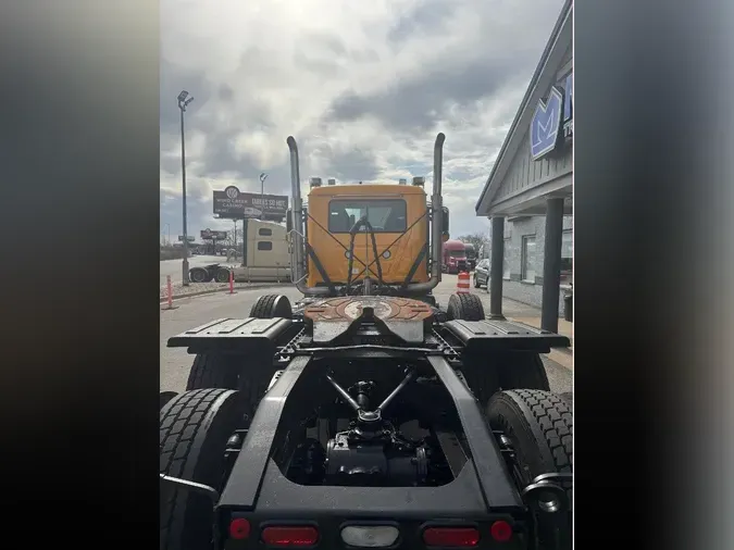 2023 MACK GR64FT