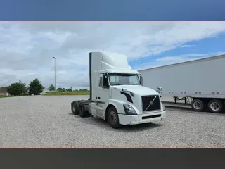 2018 Volvo VNL300