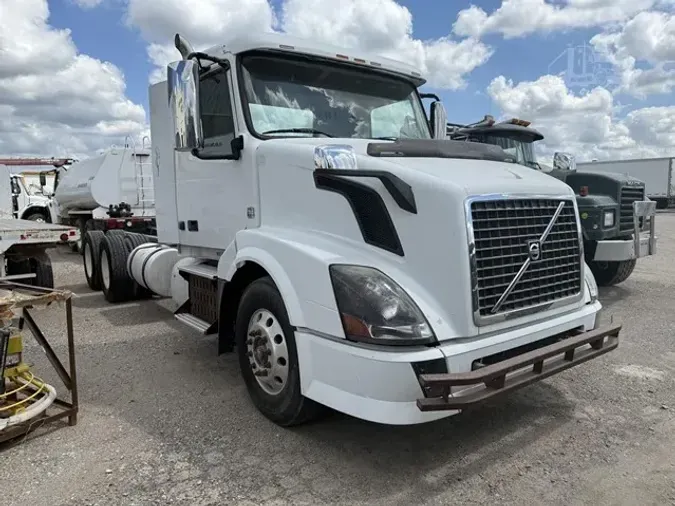 2012 VOLVO VNL64300