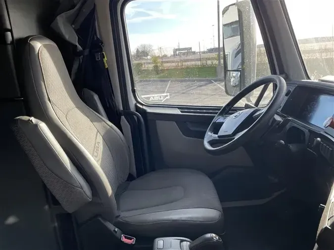 2020 VOLVO VNL860