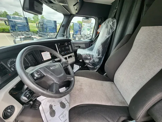 2021 FREIGHTLINER Cascadia 126