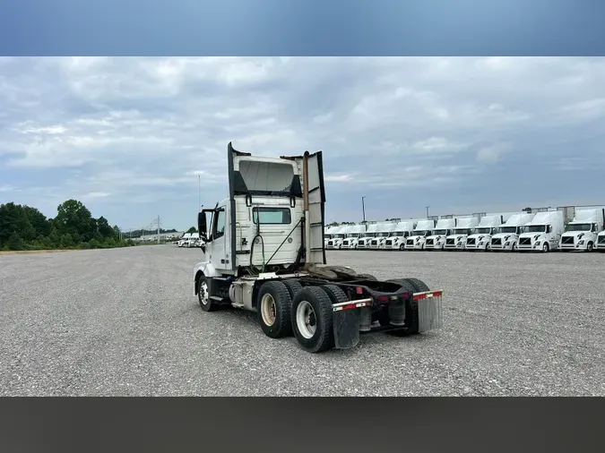 2016 Volvo VNL300