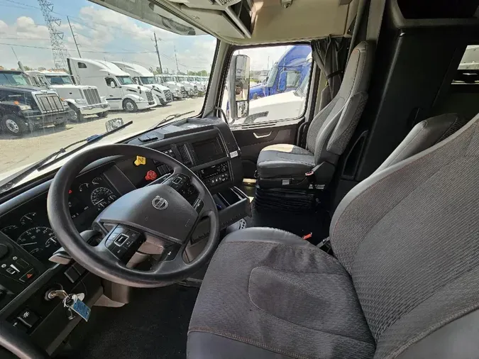 2020 VOLVO VNL64T760