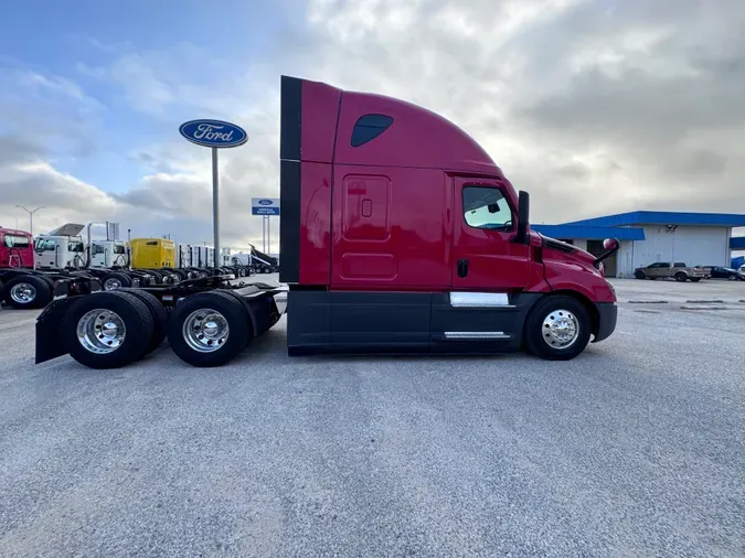 2021 FREIGHTLINER CASCADIA 126