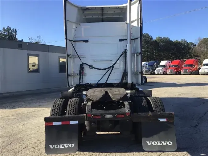 2021 VOLVO VNR42T640