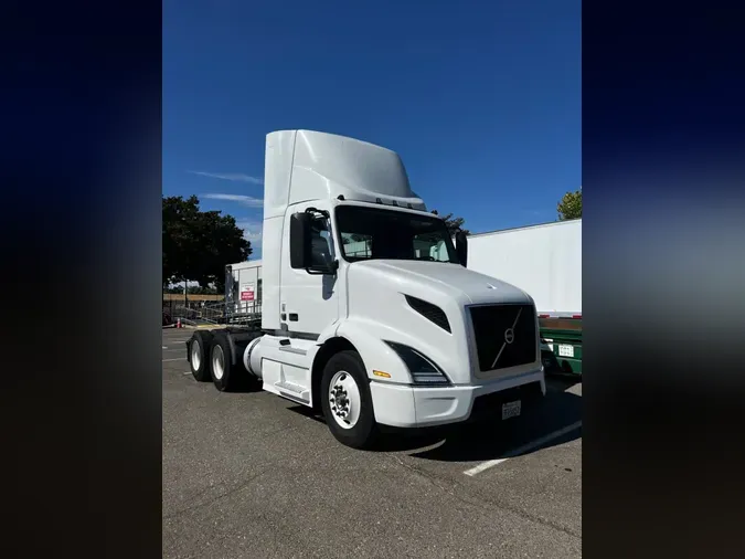 2018 VOLVO VNL64T-300