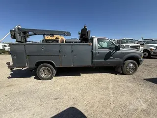 2004 FORD F550