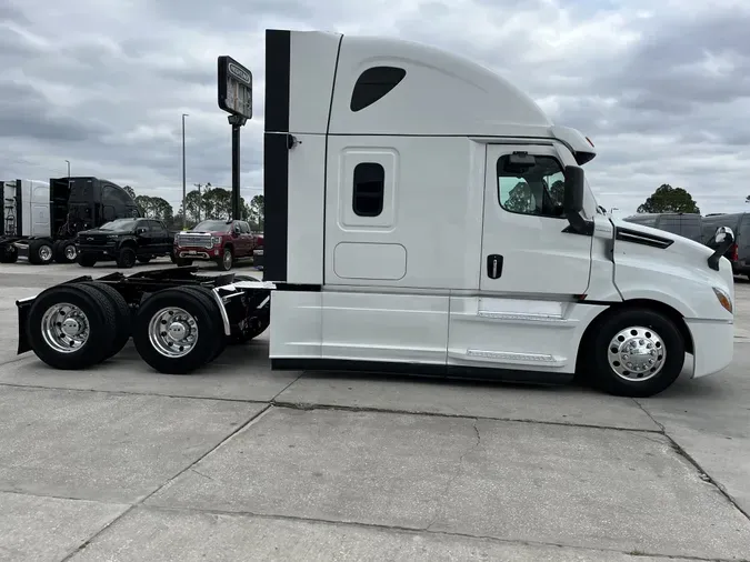 2023 Freightliner Cascadia 126