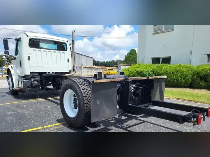 2017 FREIGHTLINER M2 106