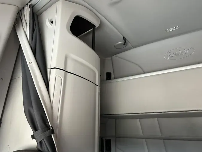 2021 Peterbilt 579