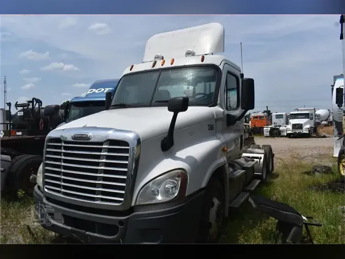 2011 FREIGHTLINER CASCADIA 125db8b0f87dfaec78cfab25d416d7fff2f