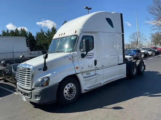 2018 Freightliner X12564ST