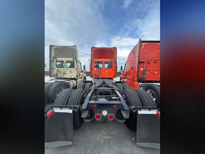 2018 FREIGHTLINER/MERCEDES CASCADIA 125