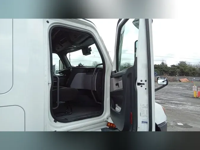 2021 Freightliner Cascadia 126