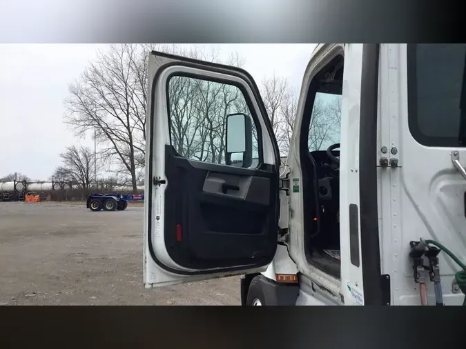 2020 Freightliner Cascadia 126