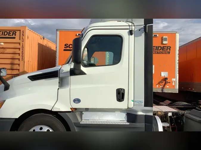 2020 Freightliner Cascadia 126