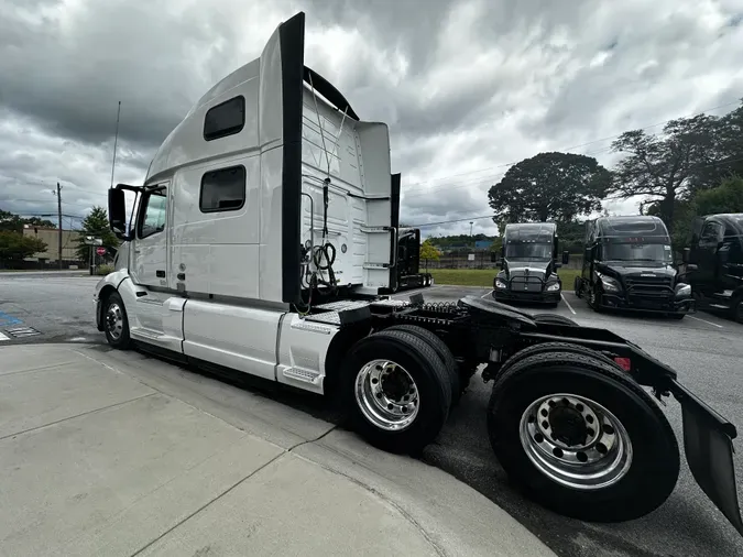 2023 VOLVO VNL64T860