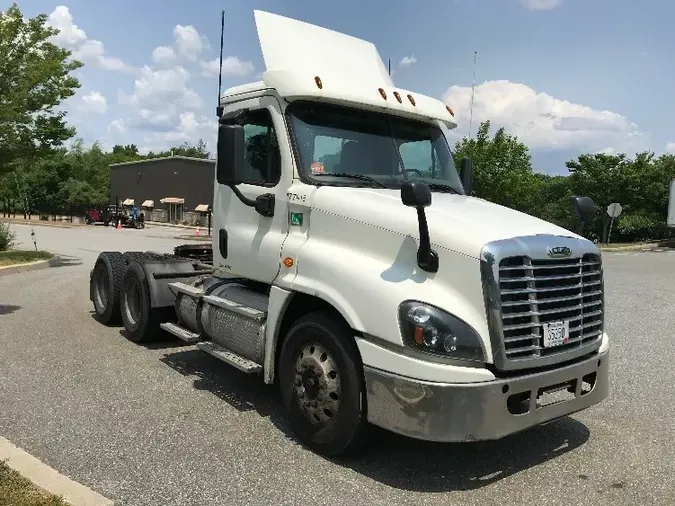 2018 Freightliner X12564ST