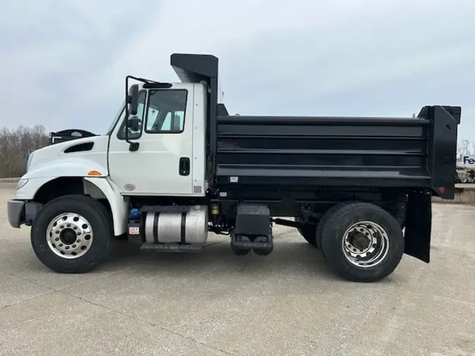 2018 International MV Series Day Cab