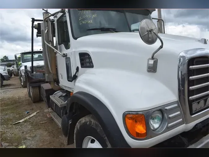 2005 MACK GRANITE CV713