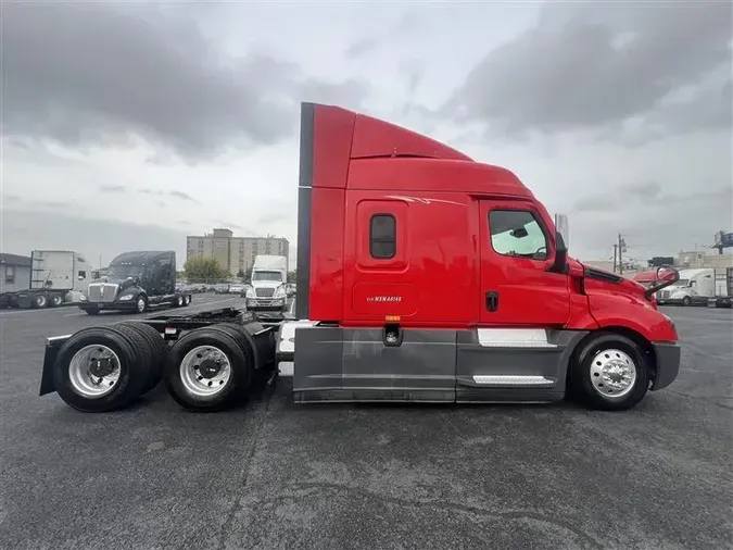 2021 FREIGHTLINER CA126