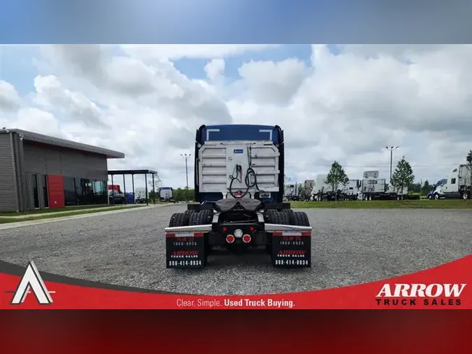 2021 FREIGHTLINER CA126