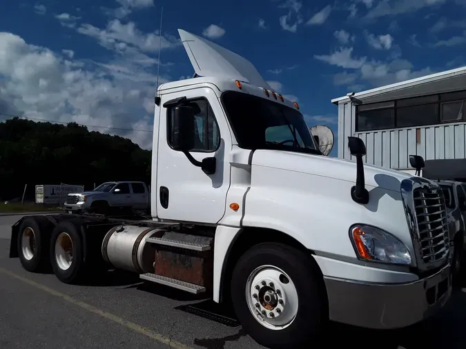 2015 FREIGHTLINER/MERCEDES CASCADIA 125