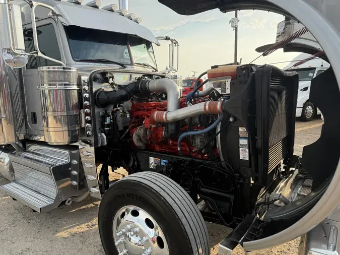 2023 Peterbilt 389