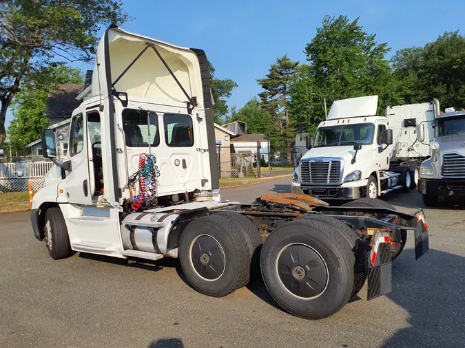 2019 FREIGHTLINER/MERCEDES CASCADIA 125