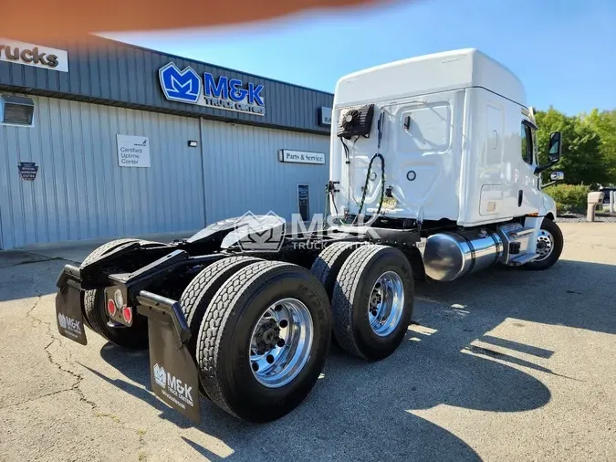 2022 FREIGHTLINER Cascadia 126