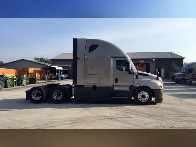2021 Freightliner Cascadia 126