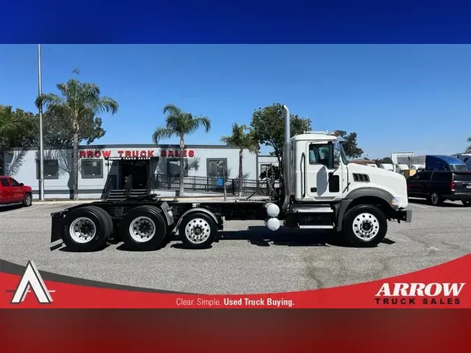 2020 MACK GR64BT