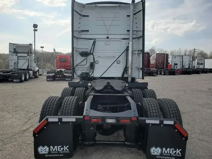 2023 VOLVO VNL64T760
